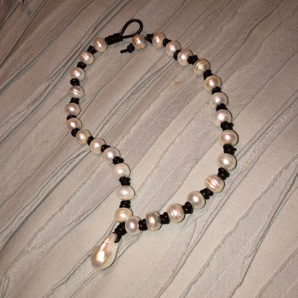 Pearl stud necklace